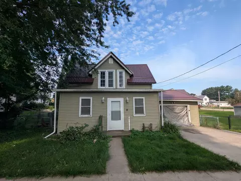 212 NW 8 St, Waukon, IA 52172
