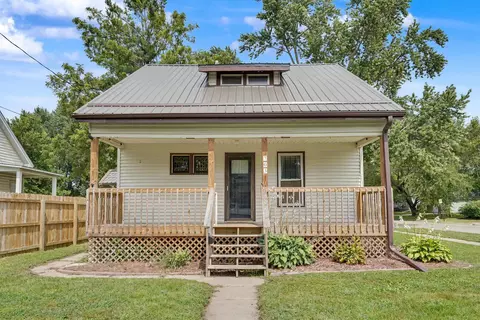 703 W Charles St, Oelwein, IA 50662