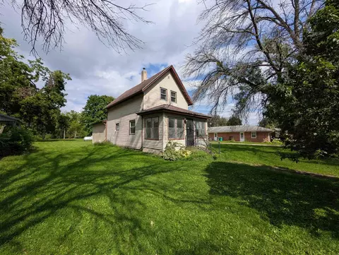 513 River St, Chester, IA 52134