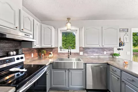 Kitchen - 2087 330th Street St, Walker, IA 52352 photo 2 of 4