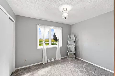 Bedroom - 2087 330th Street St, Walker, IA 52352 photo 4 of 6