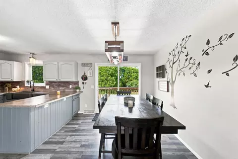 Dining - 2087 330th Street St, Walker, IA 52352 photo 1 of 6
