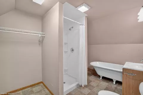 Bath - 144 E Franklin St, Denver, IA 50622 photo 2 of 2