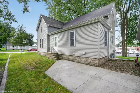 Exterior - 144 E Franklin St, Denver, IA 50622 photo 5 of 6