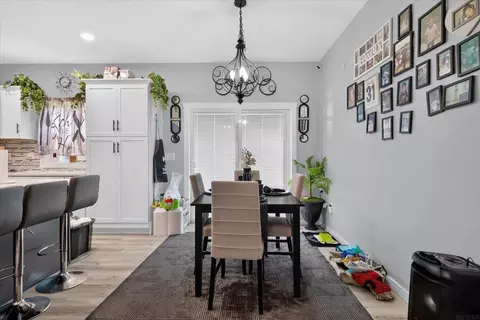 Dining - 2324 Maynard Ave, Waterloo, IA 50701 photo 2 of 2