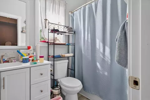 Bath - 2324 Maynard Ave, Waterloo, IA 50701 photo 1 of 3