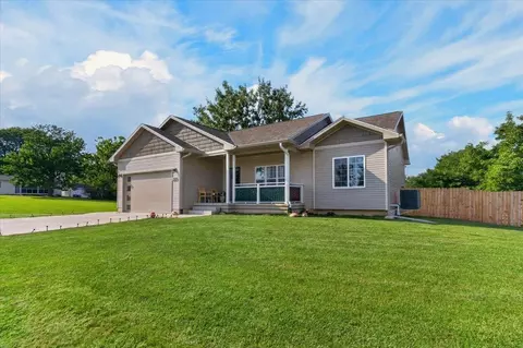 Exterior - 2324 Maynard Ave, Waterloo, IA 50701 photo 2 of 8