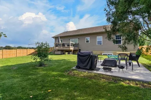 Exterior - 2324 Maynard Ave, Waterloo, IA 50701 photo 7 of 8