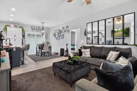 Entry Way - 2324 Maynard Ave, Waterloo, IA 50701 photo 1 of 1