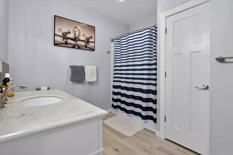 Bath - 2324 Maynard Ave, Waterloo, IA 50701 photo 3 of 3