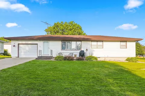 205 6th St, Aplington, IA 50604