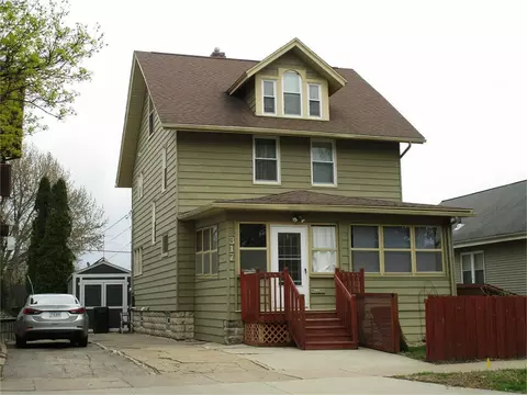 317 Hammond Ave, Waterloo, IA 50702