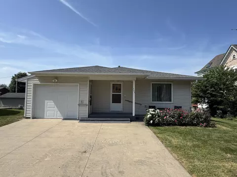 703 4th St, Parkersburg, IA 50665