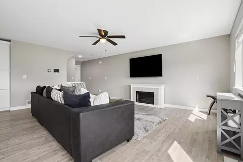 Living - 813 Grindstone Cir, Waterloo, IA 50702 photo 1 of 1
