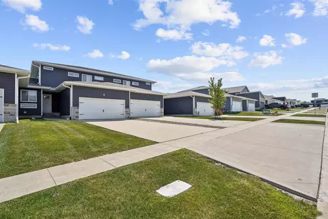 Exterior - 813 Grindstone Cir, Waterloo, IA 50702 photo 4 of 6