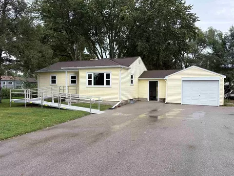 506 3rd St, Washburn, IA 50702