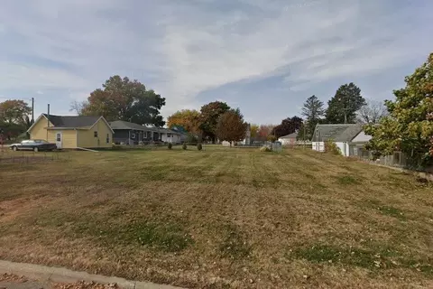 705 1st St, Grundy Center, IA 50638