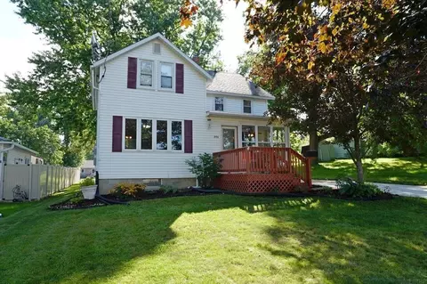 906 Freeman St, Charles City, IA 50616
