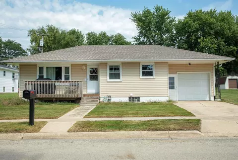905 M Ave, Grundy Center, IA 50638