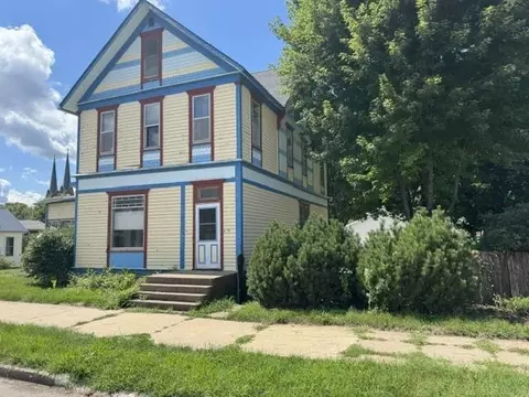 410 S 1st St, Guttenberg, IA 52052