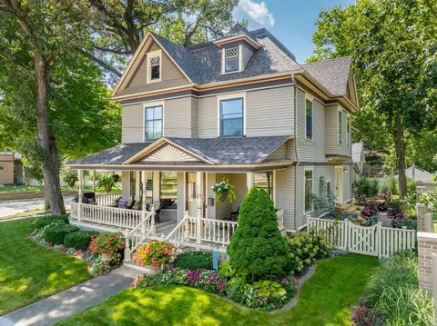 106 Kelly St, Charles City, IA 50616
