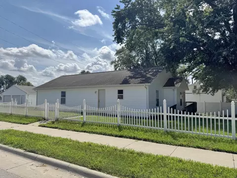 140 Summerhays St, Tiffin, IA 52340