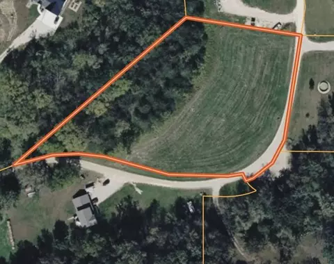 1662 Chief Ln, New Albin, IA 52160