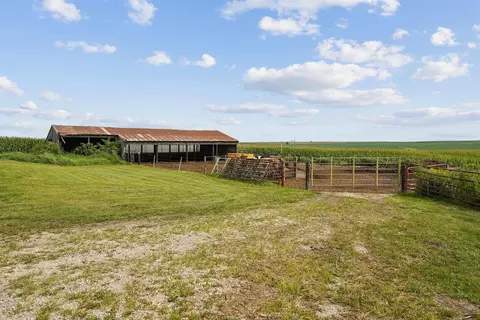 Exterior - 18236 90th St, Maynard, IA 50655 photo 3 of 4