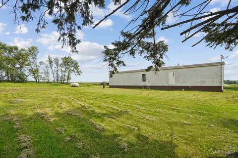 Exterior - 18236 90th St, Maynard, IA 50655 photo 2 of 4