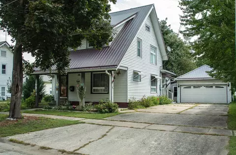409 1st St SE, Waverly, IA 50677