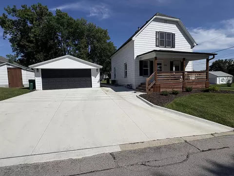 1706 6th St, Gilbertville, IA 50634