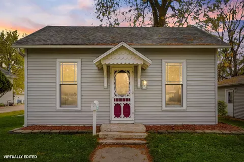 307 SE 7th St, Independence, IA 50644