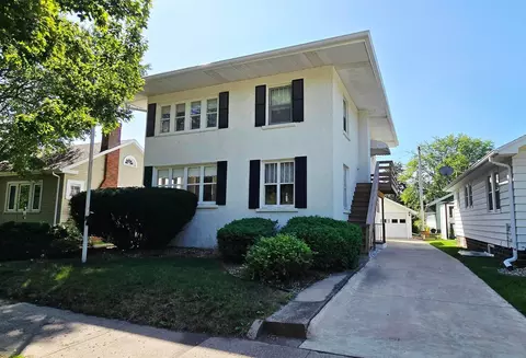 711 Crescent Pl, Mason City, IA 50401