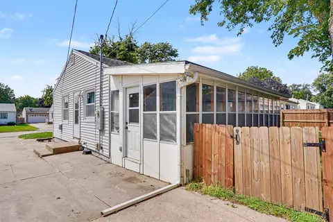 Exterior - 1740 Corning Ave, Waterloo, IA 50701 photo 8 of 9