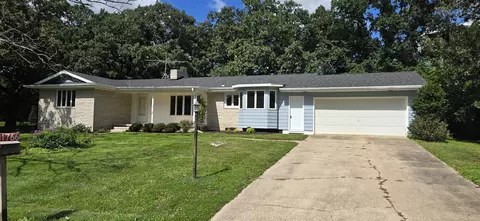 1766 Oak Dr, Charles City, IA 50616