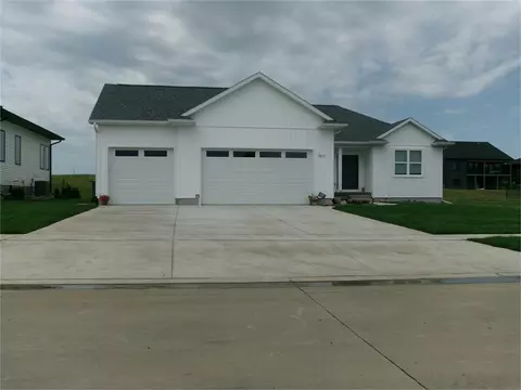 1911 Breckenridge St, Cedar Falls, IA 50613