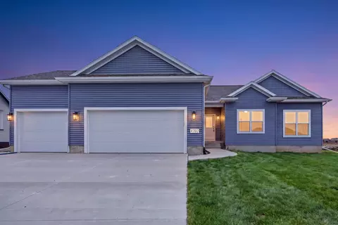 4513 Sonoma Dr, Cedar Falls, IA 50613