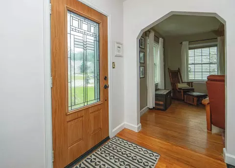 Entry Way - 515 Cornwall Ave, Waterloo, IA 50702 photo 3 of 5