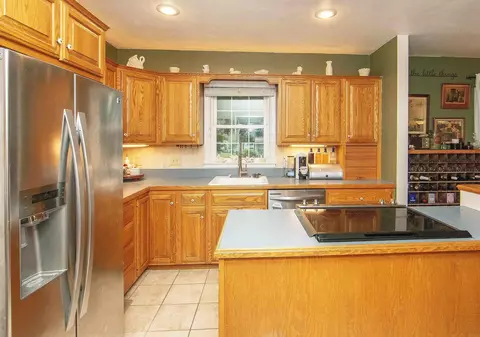 Kitchen - 515 Cornwall Ave, Waterloo, IA 50702 photo 2 of 5