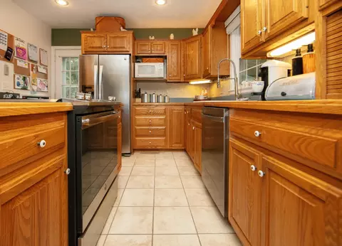 Kitchen - 515 Cornwall Ave, Waterloo, IA 50702 photo 5 of 5
