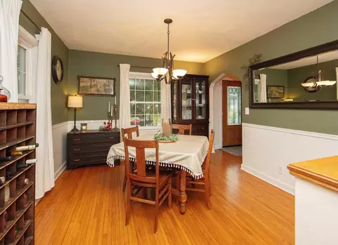 Dining - 515 Cornwall Ave, Waterloo, IA 50702 photo 3 of 3