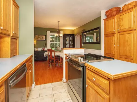 Kitchen - 515 Cornwall Ave, Waterloo, IA 50702 photo 4 of 5