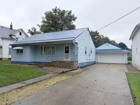111 Elm St, Strawberry Point, IA 52076
