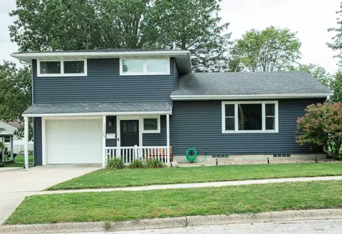 1105 11th St, Grundy Center, IA 50638