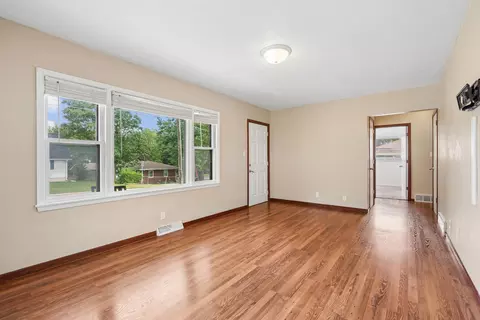 Living - 1746 E Mitchell Ave, Waterloo, IA 50702 photo 2 of 4