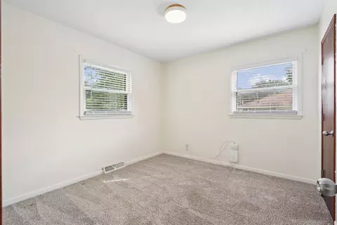 Bedroom - 1746 E Mitchell Ave, Waterloo, IA 50702 photo 1 of 3