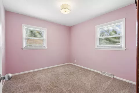 Bedroom - 1746 E Mitchell Ave, Waterloo, IA 50702 photo 2 of 3