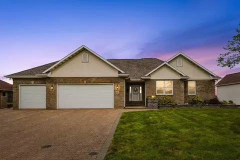 152 Eagle Ridge Dr, Waverly, IA 50677