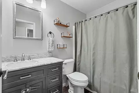 Bath - 1004 David Dr, Independence, IA 50644 photo 1 of 1