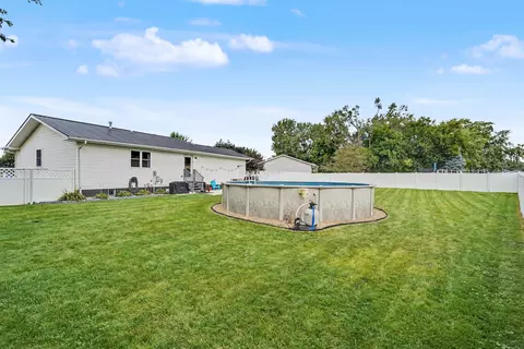 Exterior - 1004 David Dr, Independence, IA 50644 photo 8 of 9